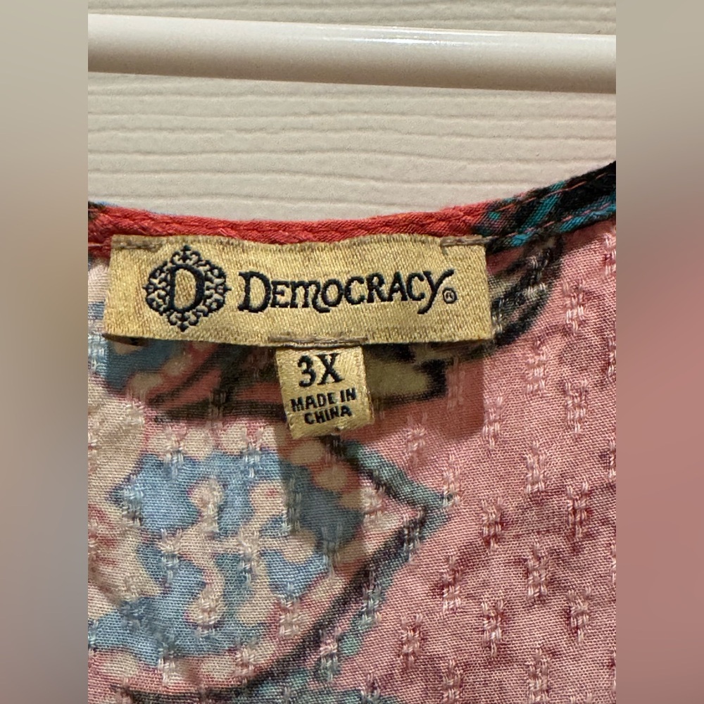 Democracy blouse size 3X - Picture 3 of 3